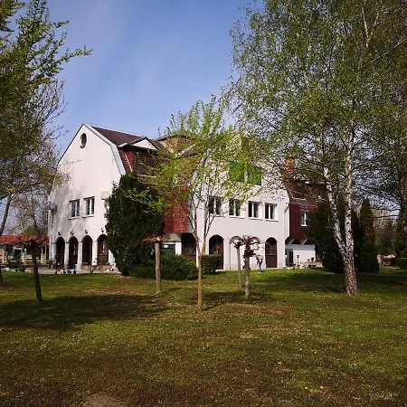 Laguna Panzio فندق مبيت وإفطار Gárdony