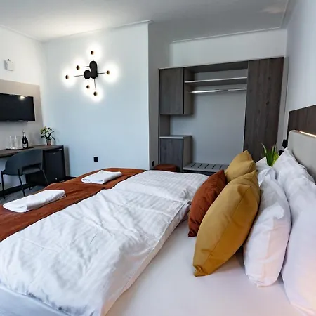 Laguna Panzio Bed & Breakfast *